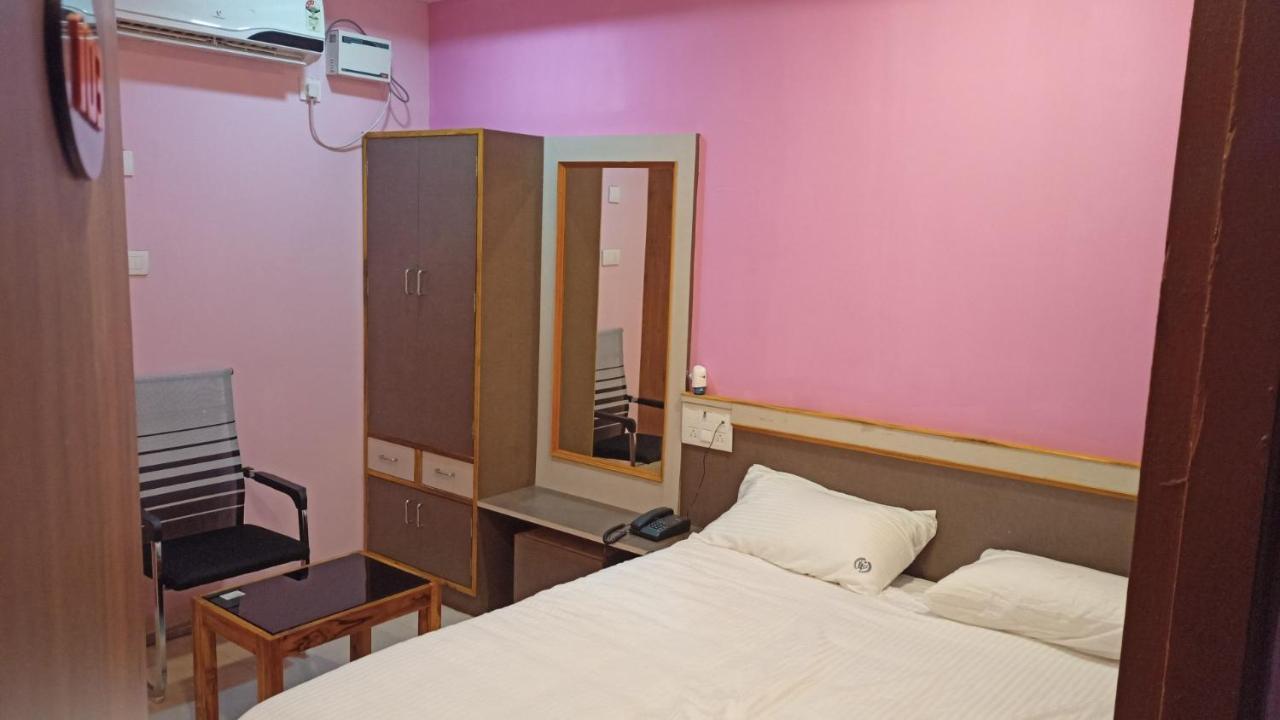 Hotel Aarthi Residency Karaikkudi Exterior foto