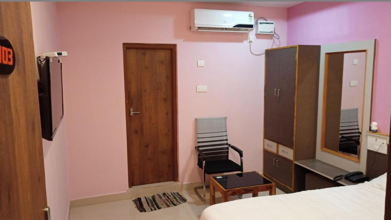 Hotel Aarthi Residency Karaikkudi Exterior foto