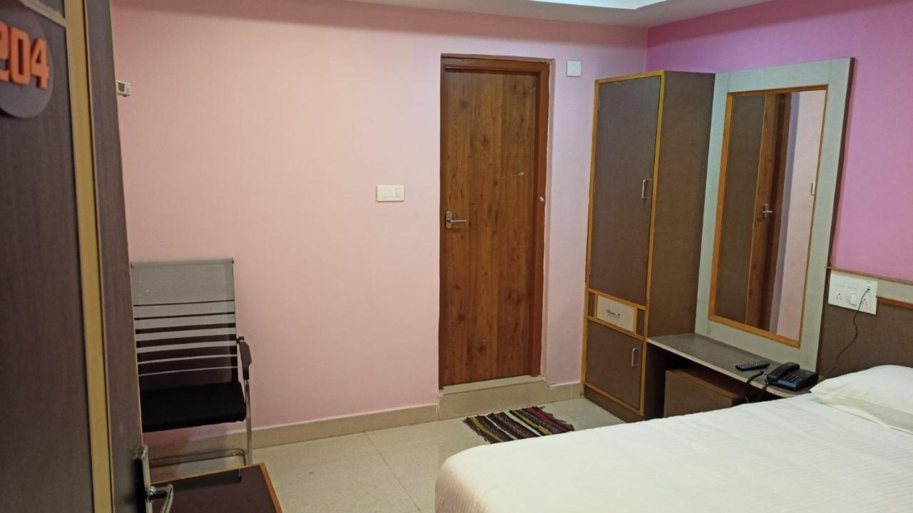 Hotel Aarthi Residency Karaikkudi Exterior foto