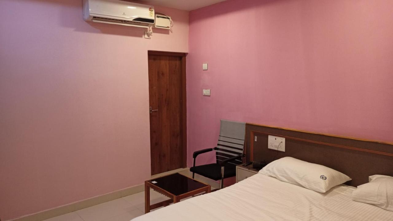Hotel Aarthi Residency Karaikkudi Exterior foto