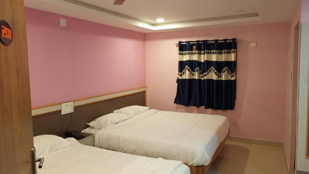 Hotel Aarthi Residency Karaikkudi Exterior foto