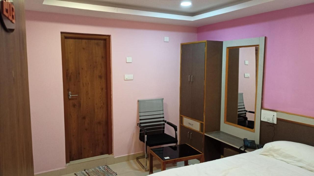 Hotel Aarthi Residency Karaikkudi Exterior foto