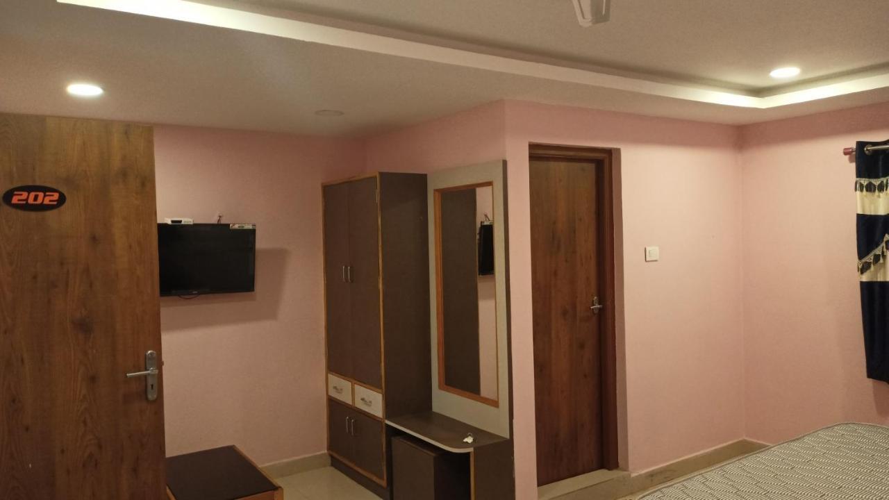 Hotel Aarthi Residency Karaikkudi Exterior foto
